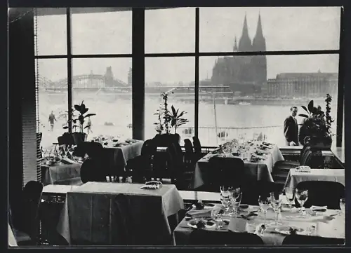 AK Köln, Rheinterrasse am Tanzbrunnen, Blick auf Kölner Dom und Stadtpanorama