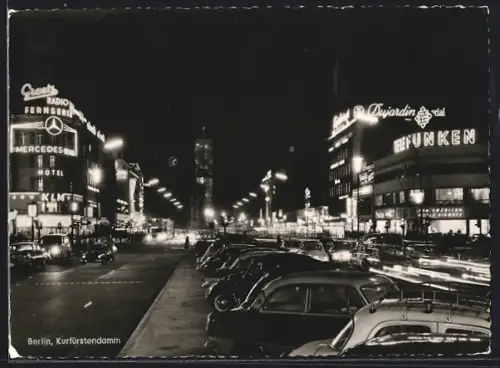 AK Berlin-Charlottenburg, Kurfürstendamm, Nachtansicht, Leuchtreklamen, Autos