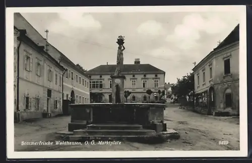 AK Waldhausen /O. Ö., Marktplatz mit Brunnen