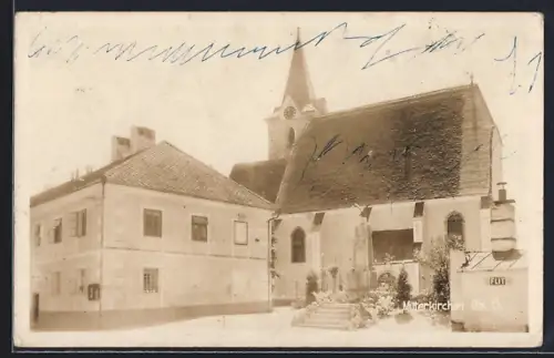 AK Mitterkirchen /Ob. Ö., Kirche mit Denkmal