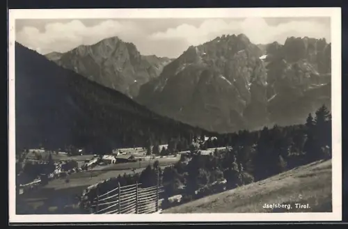 AK Iselsberg /Tirol, Teilansicht mit Bergen