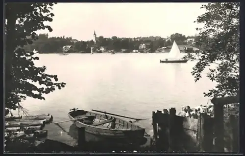 AK Seewalchen am Attersee, Ortsansicht über den See hinweg