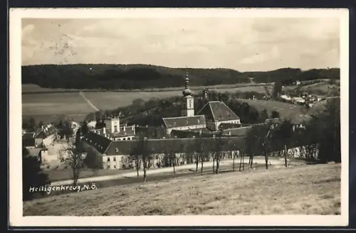 AK Heiligenkreuz /N. Ö., Blick auf die Kirche