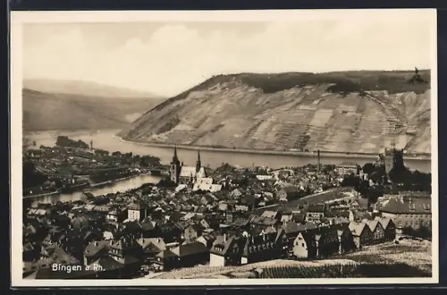 AK Bingen a. Rh., Stadtansicht, Rhein, Weinberge