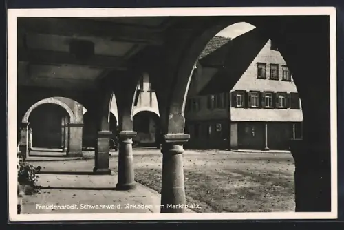 AK Freudenstadt /Schwarzwald, Arkaden am Marktplatz