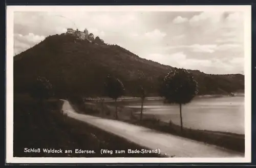 AK Waldeck / Hessen, Schloss Waldeck am Edersee, Weg zum Bade-Strand