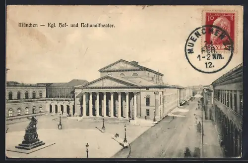 AK München, Königliches Hof- und Nationaltheater mit Denkmal