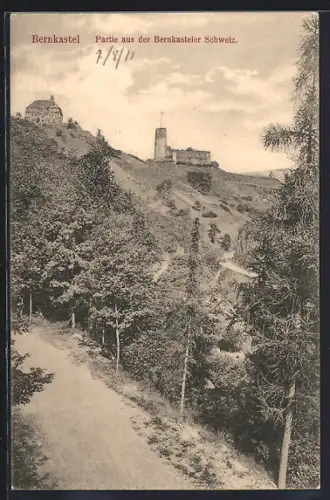AK Bernkastel, Partie aus der Bernkasteler Schweiz mit Burg