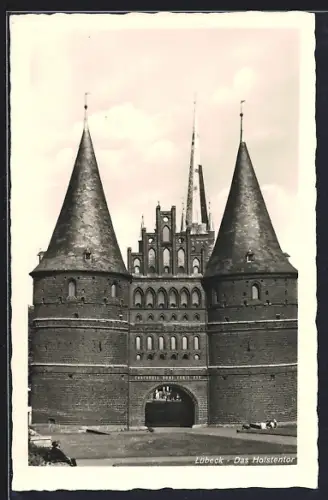 AK Lübeck, Holstentor mit Strassenpartie