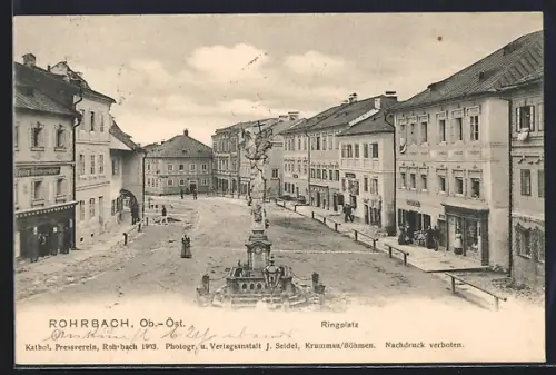 AK Rohrbach /Ob.-Öst., Ringplatz mit Geschäften und Denkmal