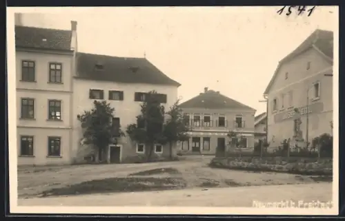AK Neumarkt im Mühlkreis, Strassenpartie mit Kaufhaus