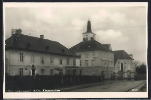 AK Ober-Grafendorf /N. Oe., Kirchenplatz mit Landart-Filiale und Kirche