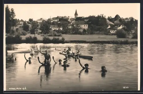 AK Haslach /O. Ö., Junge Männer mit Ruderboot beim Baden 1933