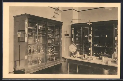 AK Berlin-Schöneberg, Uhlandschule, städt. Lyzeum, Kolonnenstrasse 21, Physikalische Sammlung