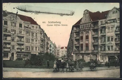 AK Schöneberg, Zeppelin Luftschiff über der Gustav Müller-Strasse