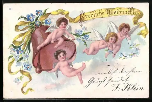 AK Weihnachtsengel schweben mit Glocke über den Wolken