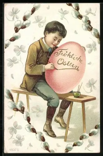 Künstler-AK Knabe bemalt ein Osterei, Fröhliche Ostern