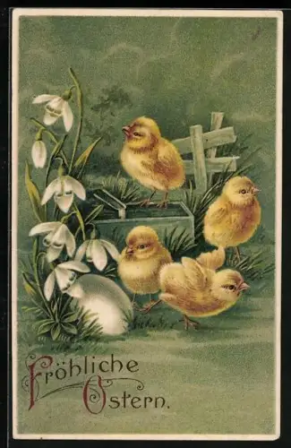 Künstler-AK Osterküken mit Blumen bei einem Brunnen, Fröhliche Ostern