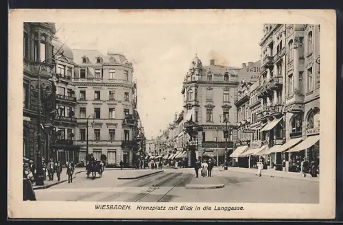 AK Wiesbaden, Kranzplatz mit Blick in die Langgasse, Strassenpartie