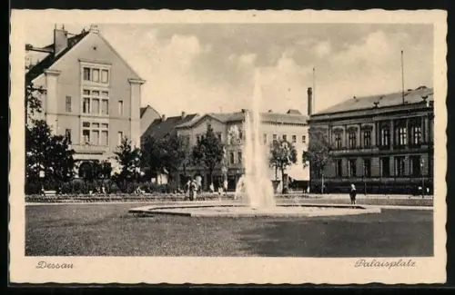 AK Dessau, Palaisplatz, Brunnen, Wohnhäuser