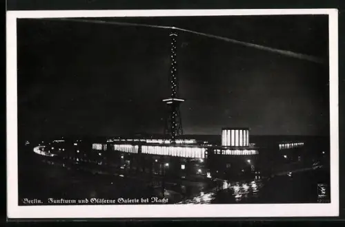 AK Berlin-Charlottenburg, Funkturm, Gläserne Galerie, Nachtansicht