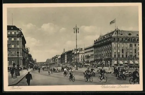 AK Berlin, Unter den Linden, Strassenszene mit Verkehr