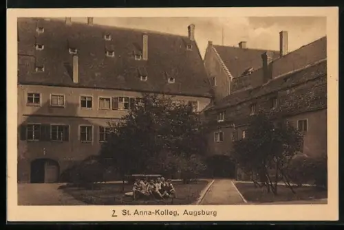 AK Augsburg, St. Anna-Kolleg, Innenhof