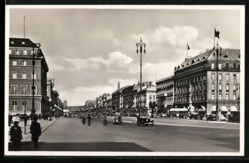AK Berlin, Unter den Linden, Hotel Adlon, Strassenszene