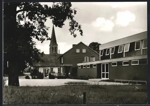 AK Beesten, Telefonzelle und Raiffeisenkasse