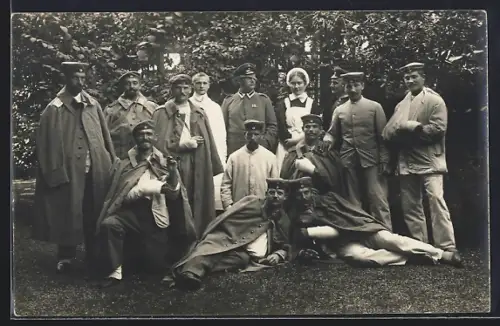 Foto-AK Alt-Jabel, Verwundete Soldaten mit Sanitätspersonal im Kriegslazarett 1914