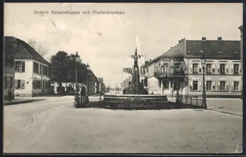 AK Rastatt, Untere Kaiserstrasse, Pfeiferbrunnen
