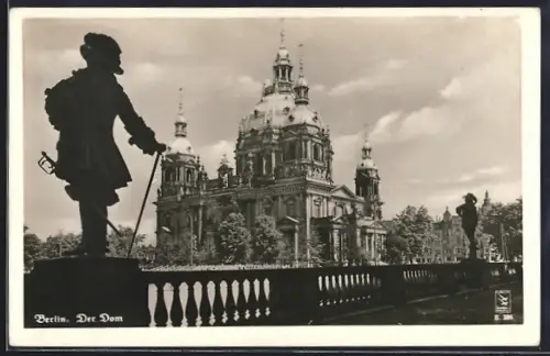 AK Berlin, der Dom, Blick von der Dombrücke