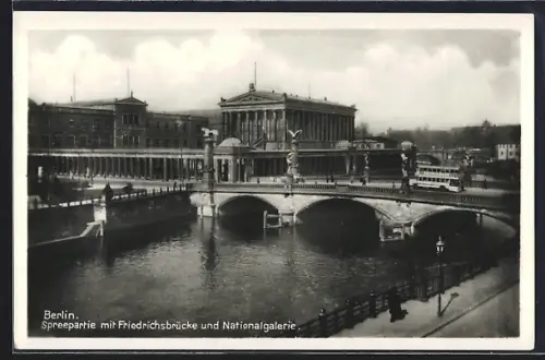 AK Berlin, Nationalgalerie und Friedrichsbrücke, Spreepartie
