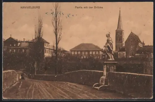 AK Hammelburg, Partie mit der Brücke, Statue auf der Brücke