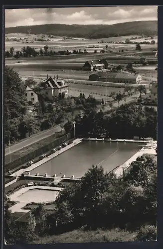 AK Bad Driburg, Blick vom Cafè Falkenhöhe zum Schwimmbad