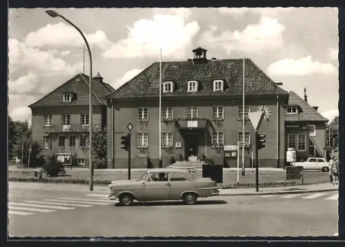 AK Langenhagen, Rathaus mit Strassenpartie