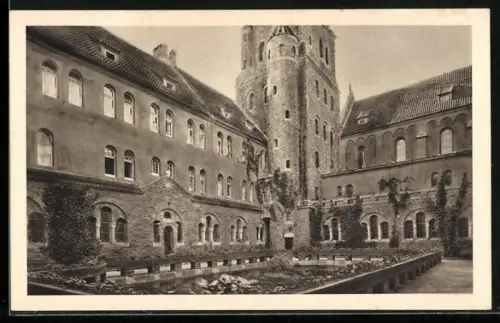 AK Clervaux, la cour intérieure de l`abbaye
