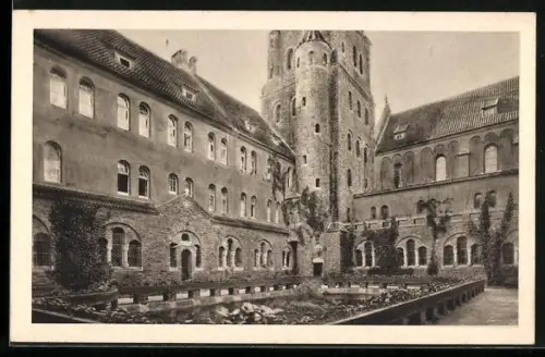 AK Clervaux, la cour intérieure de l`abbaye