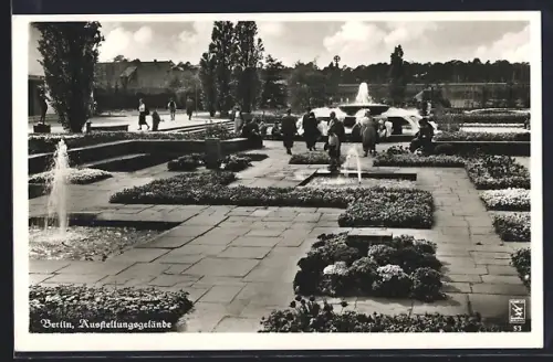 AK Berlin, Grünanlage mit Gästen auf dem Ausstellungsgelände