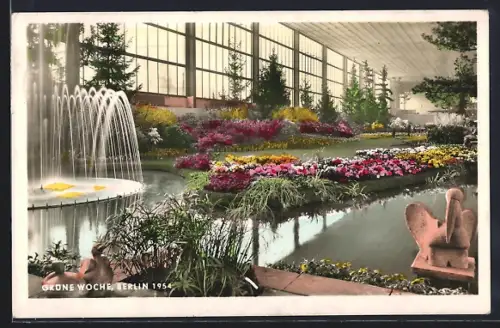 AK Berlin, Grüne Woche 1954, Ausstellungshalle mit Blumenbeeten, Innenansicht