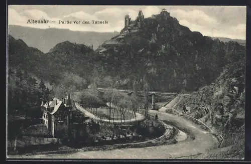 AK Altenahr, Partie vor den Tunnels, Blick hinauf zur Burgruine