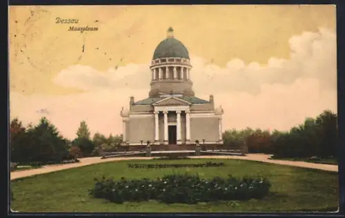 AK Dessau, Das Mausoleum mit Gartenanlage