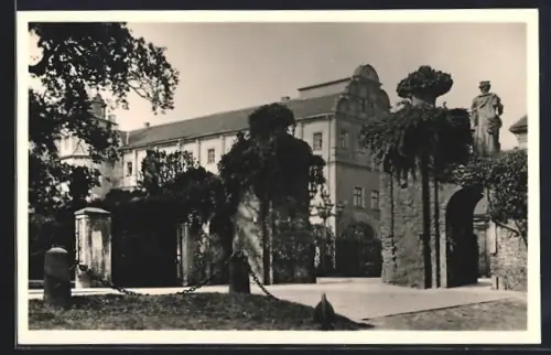 AK Dessau, Lustgartentor mit Schloss