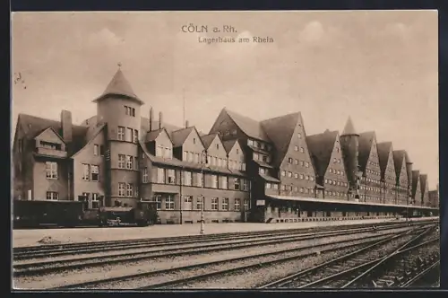 AK Cöln a. Rh., Lagerhaus am Rhein mit Güterbahnhof und Eisenbahnanlagen, Dampflok