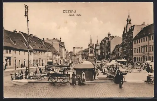AK Dessau, Wochenmarkt auf dem Marktplatz