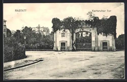 AK Rastatt, Karlsruher Tor mit Strassenpartie
