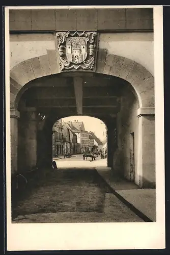 AK Holzminden /Weser, Blick durch das Torhaus auf der Mittlerestrasse