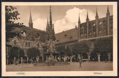 AK Lübeck, Das Rathaus mit Brunnen