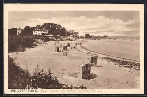 AK Niendorf /Ostsee, Strandpartie mit Blick zur Meerbrücke