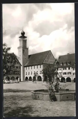AK Freudenstadt /Schwarzwald, Rathaus mit Neptunbrunnen